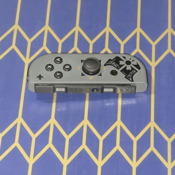 Nintendo Switch Right Joycon Monster Hunter Rise - Excellent Condition - Picture 5 of 13